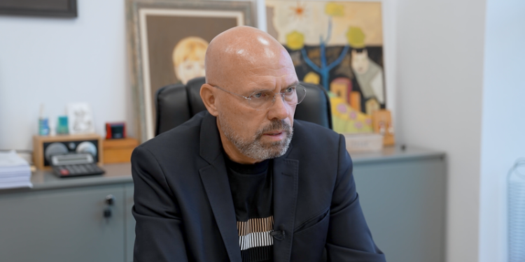 Manjani: Çfarë na duhet KLP dhe zonja Bogdani, kur nuk bëjnë dot komente as për Kodin Penal?