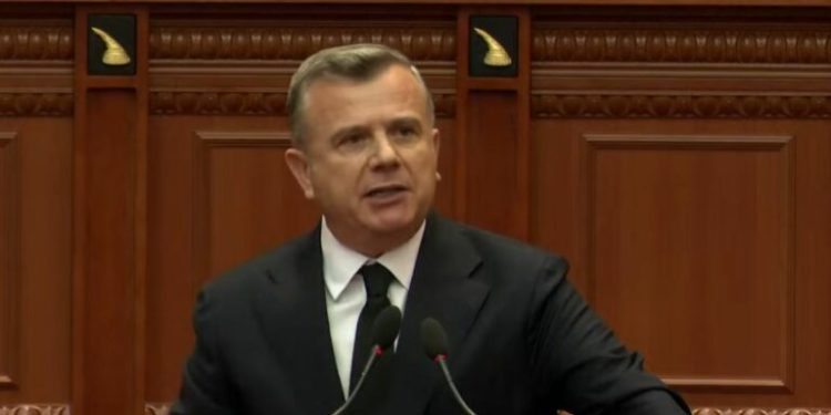 Balla “shpërthen”ndaj Shehajt: Kur e ke shkollë nate Parlamentin, nuk më kupton!