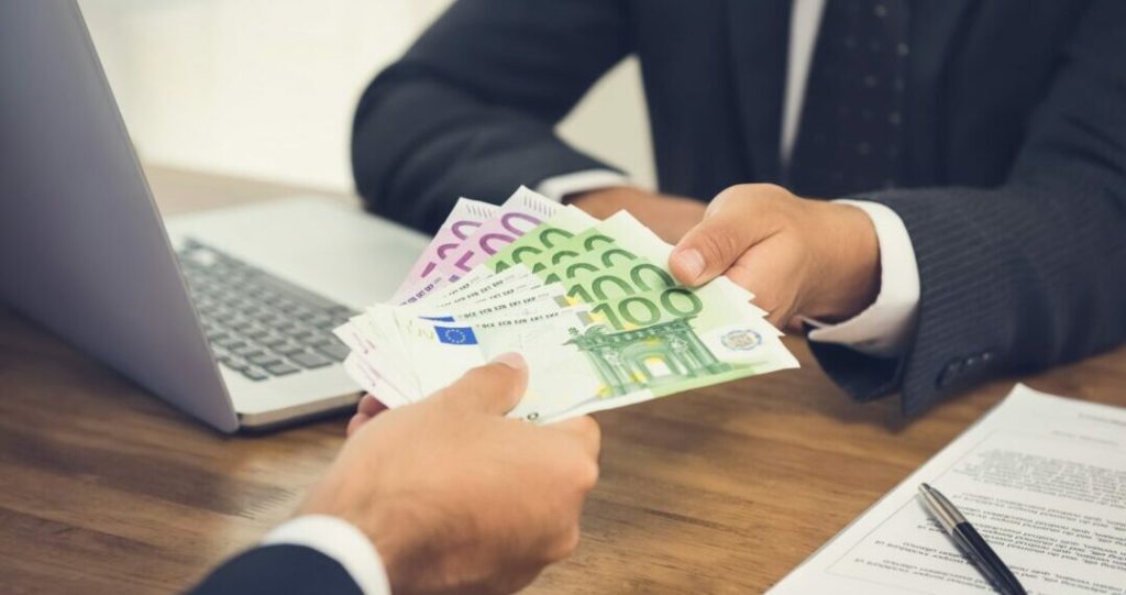 Deri në 10 mijë euro paga/ Shteti më i pasur i Europës po ju kërkon