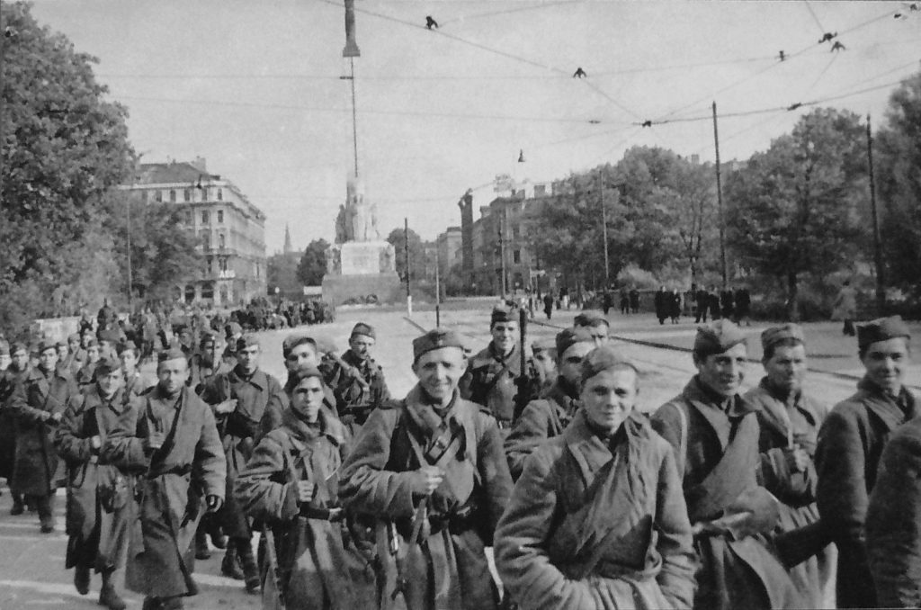 13 tetor 1944 – Ushtria e Kuqe çliron Rigën, kryeqytetin e Letonisë