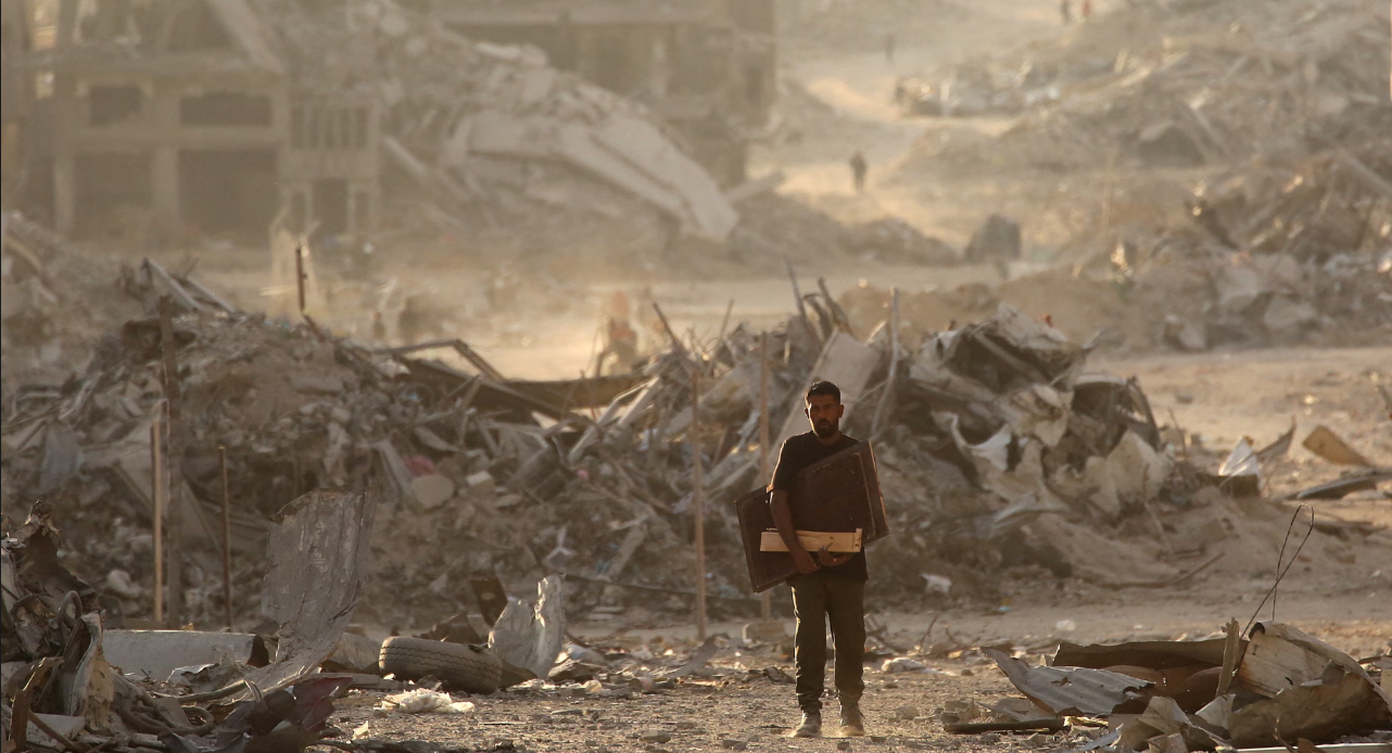 Autorët e gjenocidit në Gaza hiqen si shpëtimtarë, të mbijetuarit kthehen në shkretëtirë