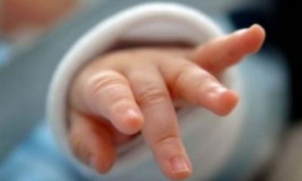 Braktisi foshnjën e porsalindur/ 20-vjeçarja indoneziane erdhi në Shqipëri dhe punonte si pastruese