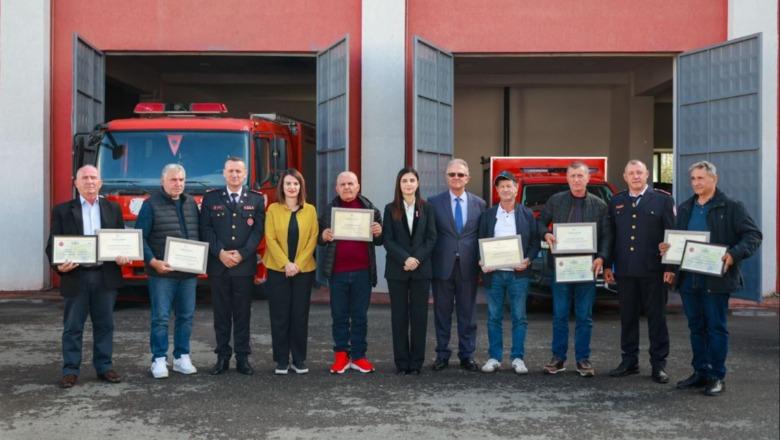 Takimi me zjarrfikësit në Durrës, ministrja Koçiu: Do rrisim pagat