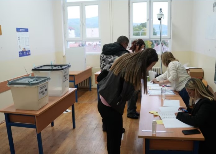 Incident në Shtime, një person kanos vëzhguesin e qendrës së votimit