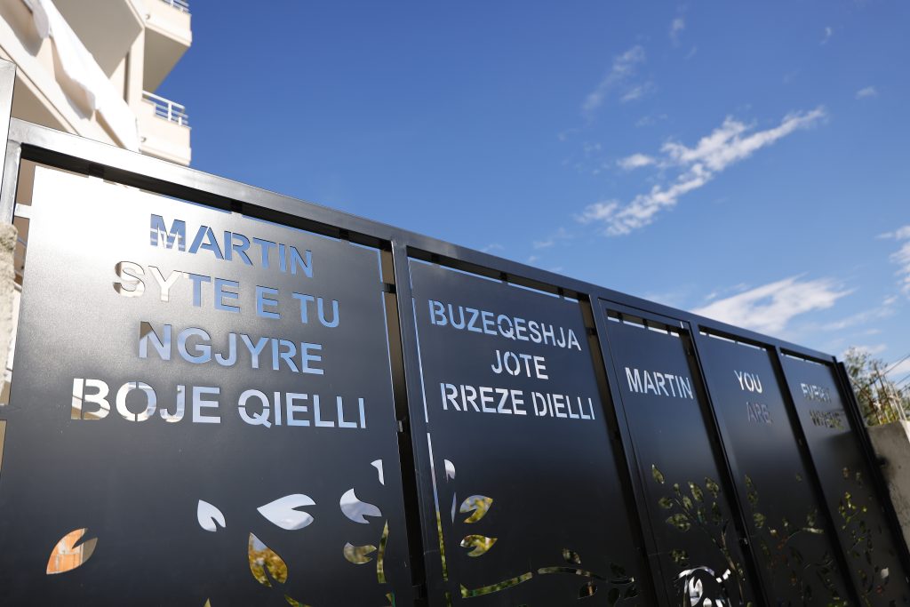 FSHF në aksion, nisin punimet për fushën e re në muzeun “Martin Cani”