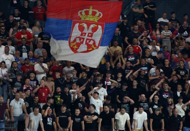 Serbia blindon Leskovacin, 5 mijë policë të angazhuar, por “harrojnë” flamurin kuqezi