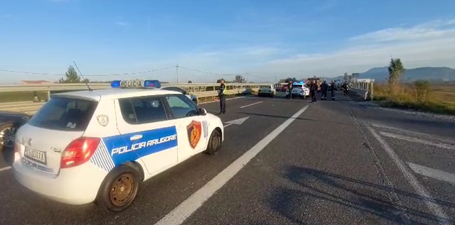 Aksident në aksin Shkodër-Koplik/ Automjeti përplas biçikletën, lëndohet 86-vjeçari