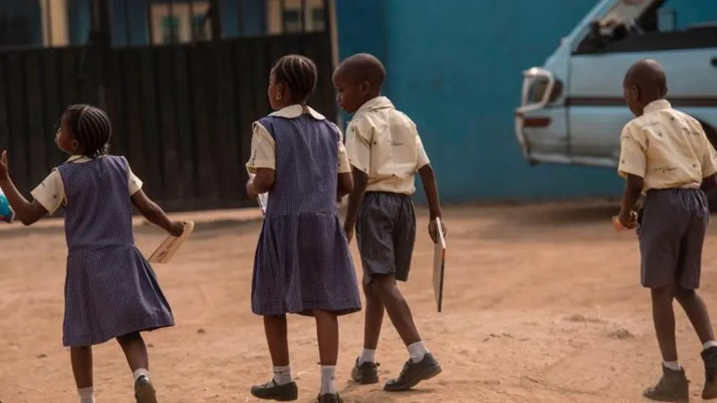 Nigeria heq mësimin në gjuhët amtare, rikthehet në anglisht