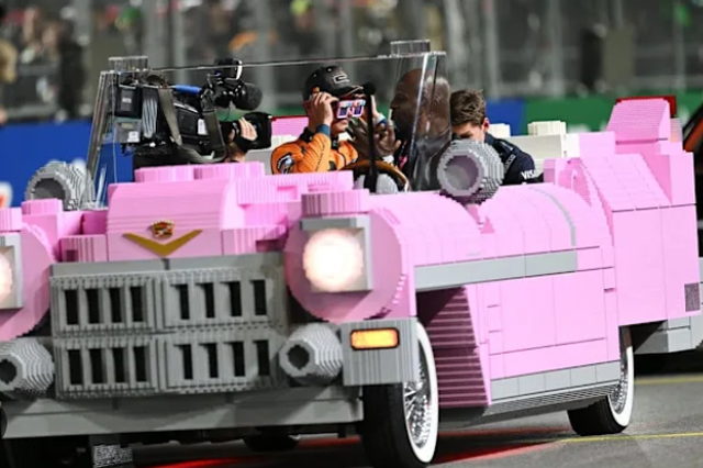 Ndërtohet në Las Vegas një Cadillac rozë i vitit 1950 me mbi 400 mijë tulla Lego