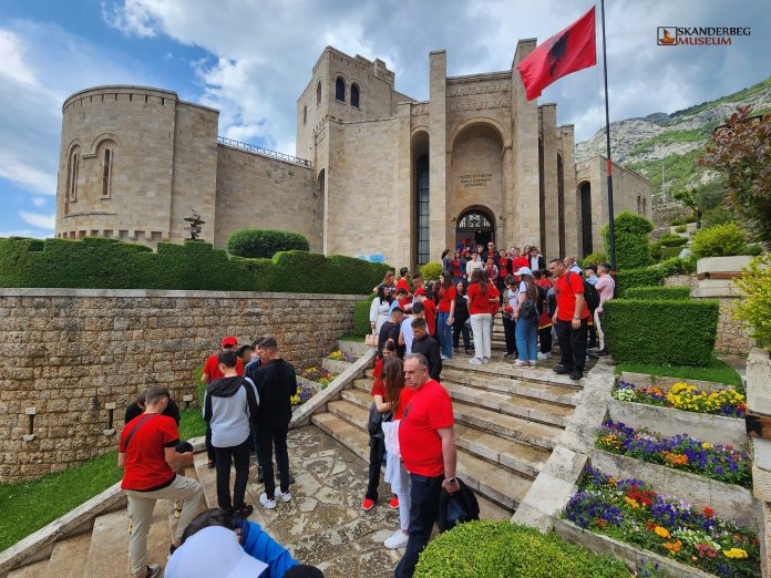 Ministri Gonxhja: Mbi 11 milionë turistë në 10 muaj