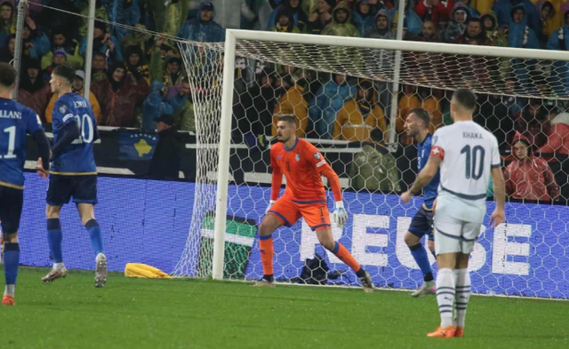 Pse u fërshëllye në shtëpi Xhaka?