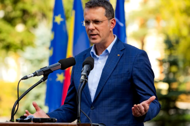 Gënjeu për diplomën e universitetit/ Jep dorëheqjen ministri i Mbrojtjes i Rumanisë