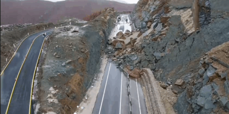 Një shi i mirë na nxjerr lakuriq… për të bërë një dush të ftohtë