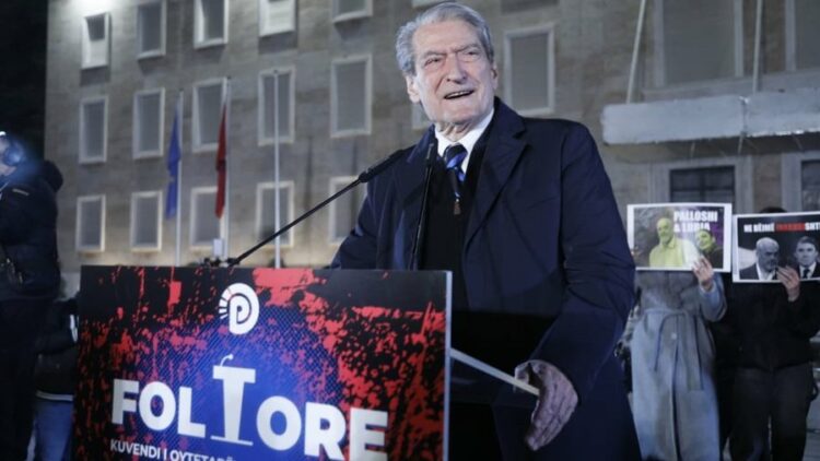 Me 200 vetë në shesh s’je opozitë. Berisha të pleqërojë me nipër e mbesa!