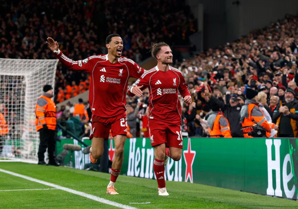 Liverpool fiton minimalisht por dominon Realin, Arnold rikthehet mes vërshëllimave