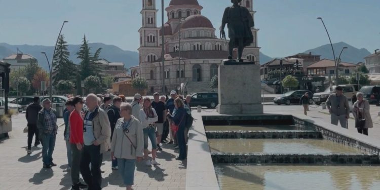 Nuk ka më vende, Korça e prenotuar e gjitha deri në fundvit
