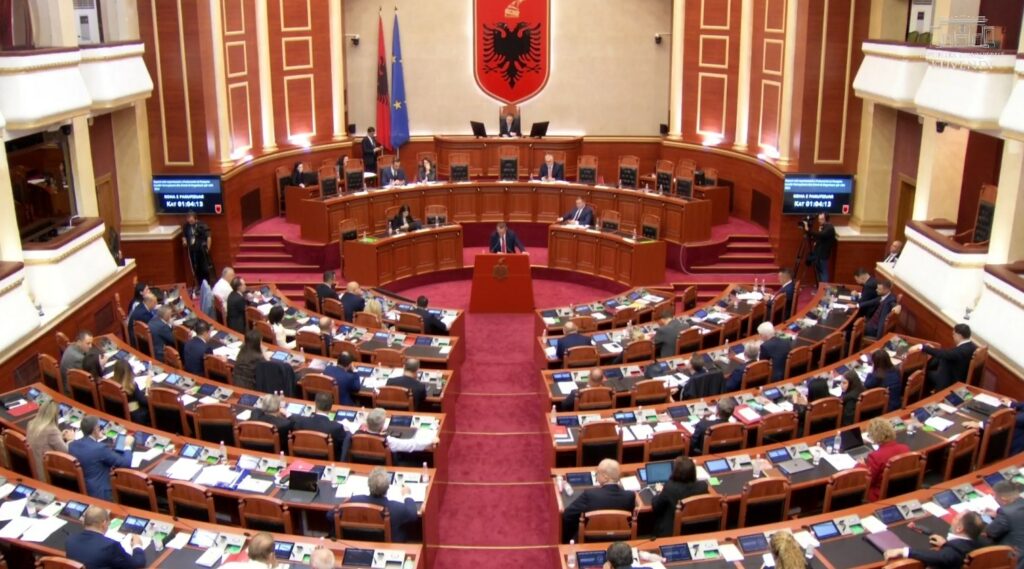 Nesër votohen në Kuvend buxheti dhe paketa fiskale