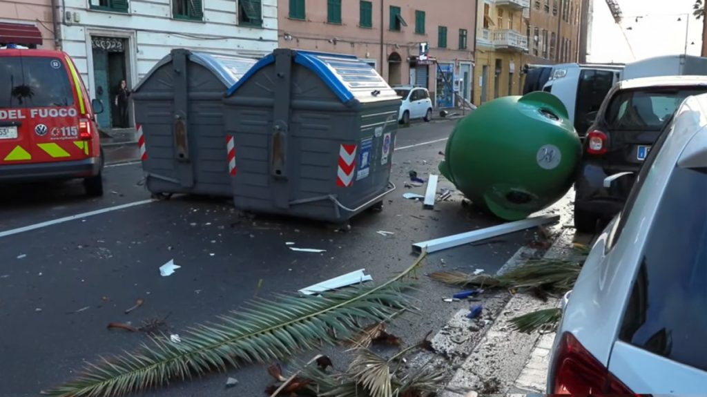 Panik në Gjenova/ Tornado dhe reshje të rrëmbyeshme shkaktojnë dëme të shumta