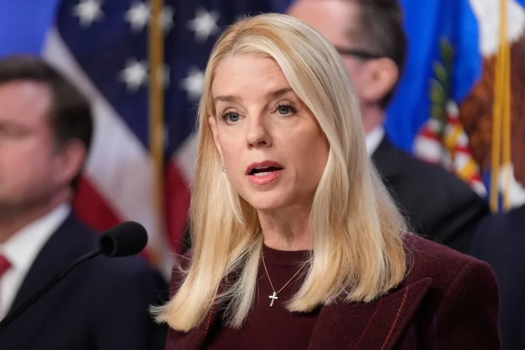 SHBA: Pam Bondi premton transparencë mbi dosjet e Jeffrey Epstein