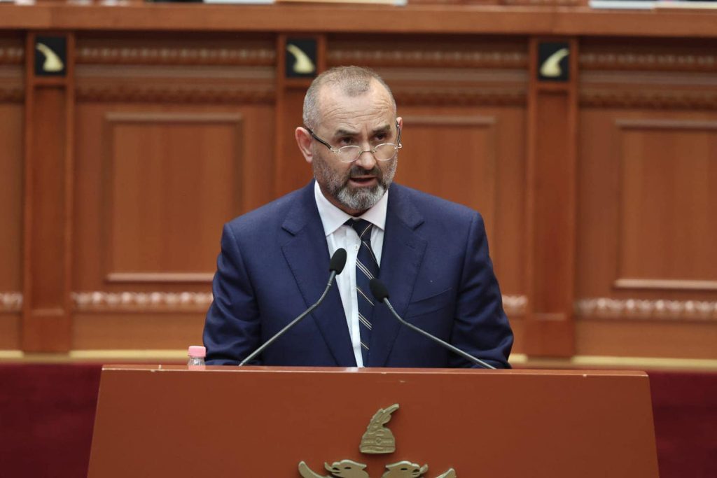 Pse fjalët e Ulsi Manjës prodhojnë përherë debat publik?