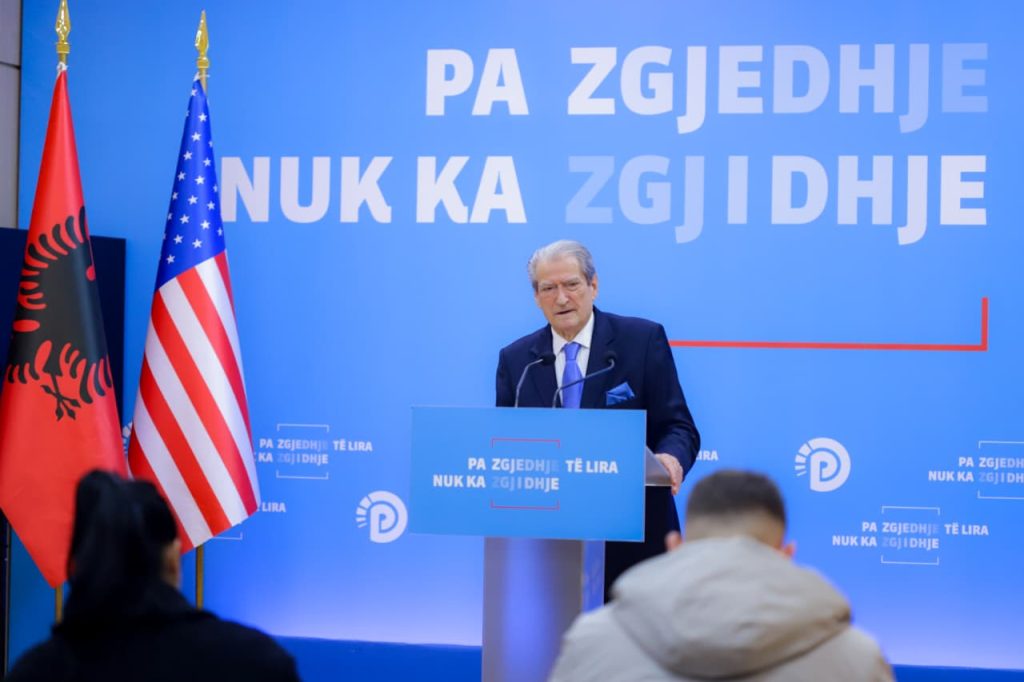 “Moti dhe korrupsioni shkatërrojnë Shqipërinë”/ Berisha bën denoncim