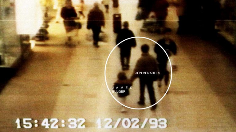 1993 – Rasti makabër që tronditi Britaninë, dënimi i dy 11-vjeçarëve që vranë një 2-vjeçar