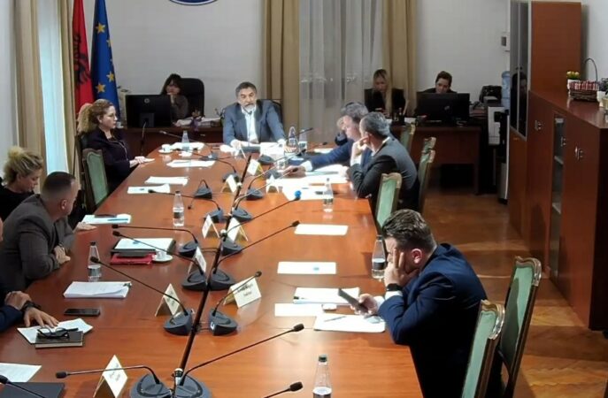 Përplasje në Komision, Flamur Noka përjashtohet me 10 ditë nga Kuvendi