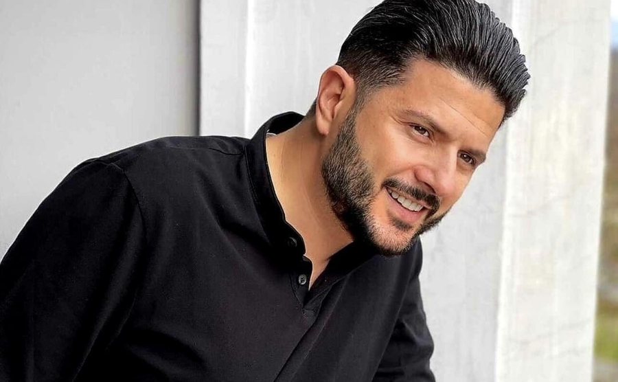 Ermal Mamaqi: Më mirë t’i fshish lotët me 500 euro në Ferrari, sesa me biletën e autobusit