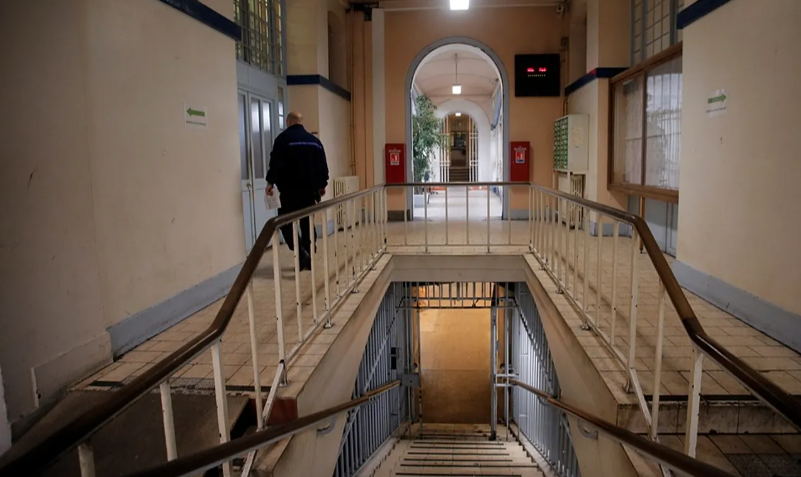 Arratisen dy të burgosur në Francë, përdorën sharrën e sjellë nga droni