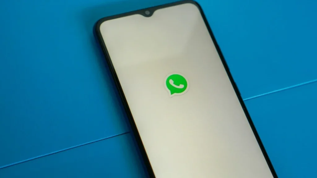 WhatsApp zbuloi lehtësisht numrat e telefonit të 3.5 miliardë njerëzve