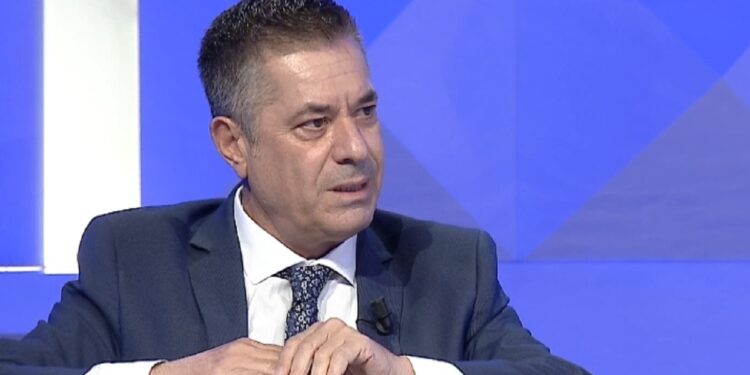 SHBA, Politika e parfumit andej dhe e bastunit këtej