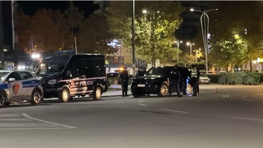 Policia dhe FNSH ‘blindojnë’ Vlorën! Kontrolle blic nëpër qytet