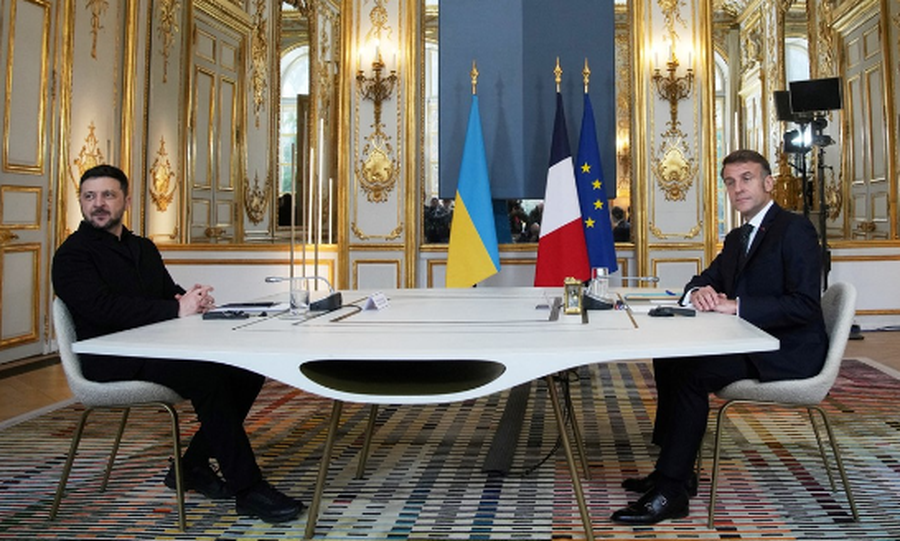 Macron këmbëngul: Vetëm Ukraina mund të vendosë për territoret e saj