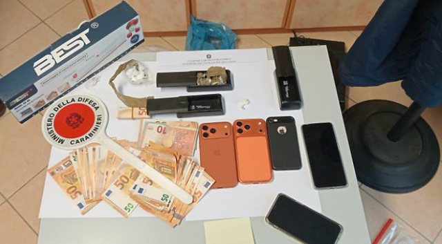 Nuhatja e qenit tradhton 2 vëllezërit shqiptarë, ishin pjesë e rrjetit të kokainës në Firence!