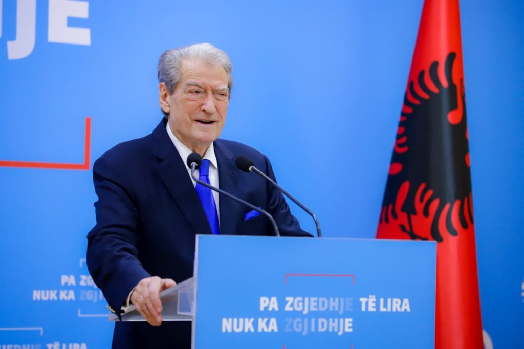 Berisha mesazh shqiptarëve: Në 2026 t’i bëjmë funeralin organizatës kriminale ‘Rilindja’ dhe kreut Rama