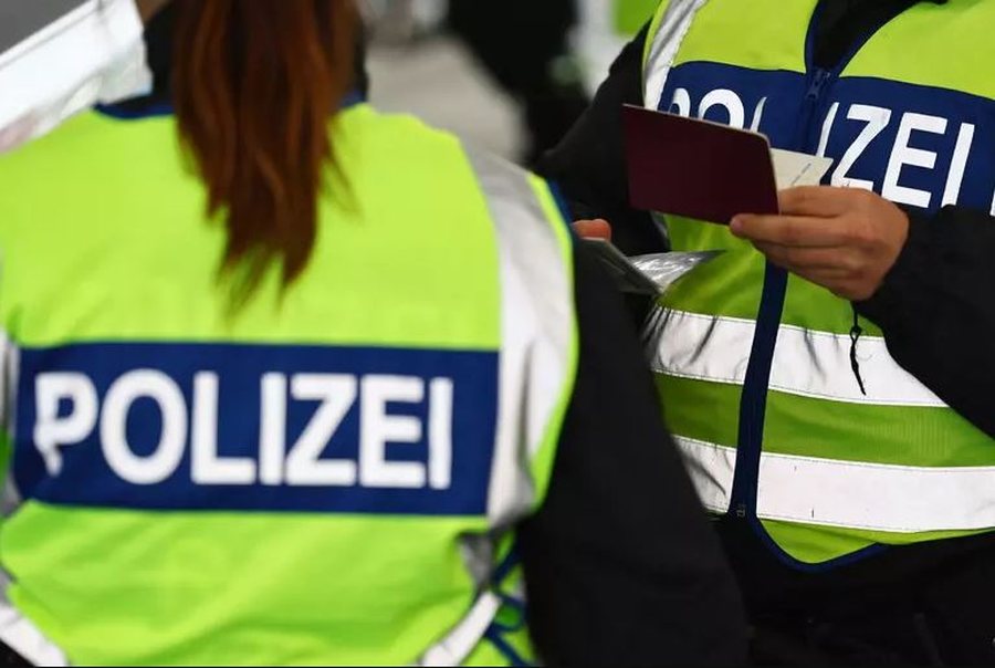 Nëna në Vlorë denoncon zhdukjen e të birit në Gjermani