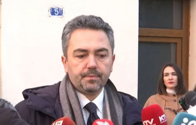 Zgjedhjet në Kosovë/ Kreu i KQZ voton në Pejë