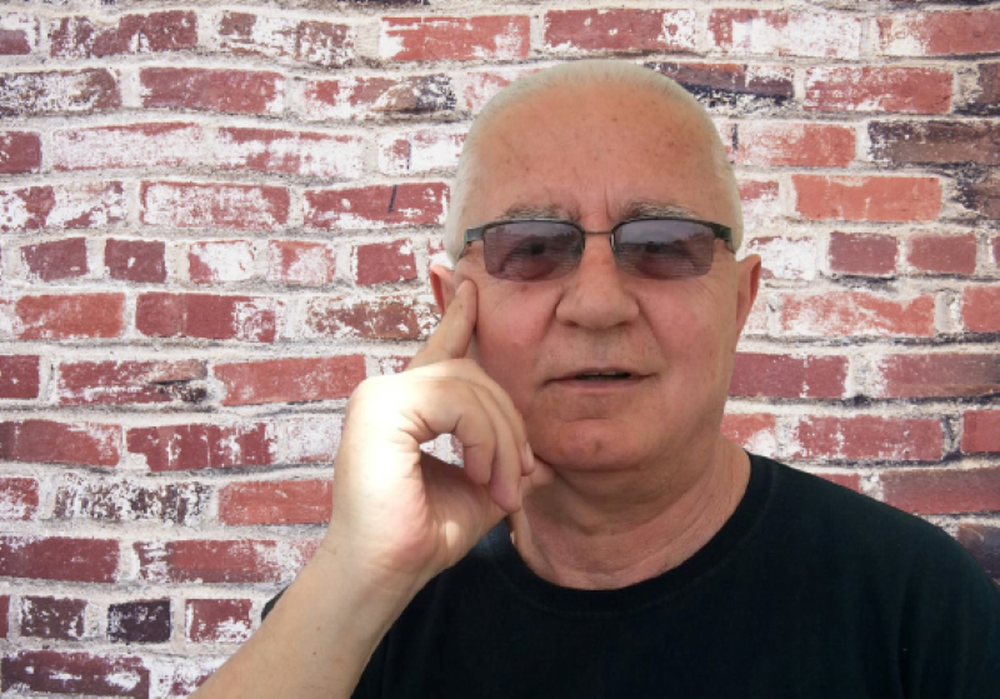 Babai çdo ditë del e vjedh diçka, por fëmijët nuk e dinë