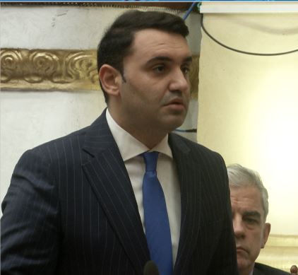 PD hoqi dorë nga kandidatët, Këlliçi-mazhorancës: Në 2022 pranuat tërheqjen e firmave në seancë, ndërsa sot…