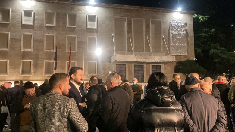 Salianji nga “kafja” me të zhgënjyerit e PD-së, drejt protestës së Berishës