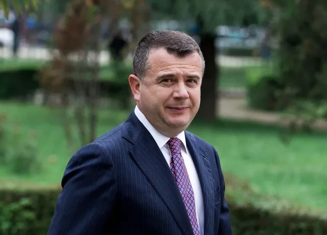Protesta para Kryeministrisë/ Ironizon Balla: Si mos më keq dasma këtë javë