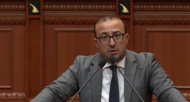 “Rama do të mbrojë veten dhe Ballukun nga drejtësia”, Korreshi: Mbyllja e mbledhjes së Këshillit të Mandateve, zvarritje që të intimidohen dëshmitarët