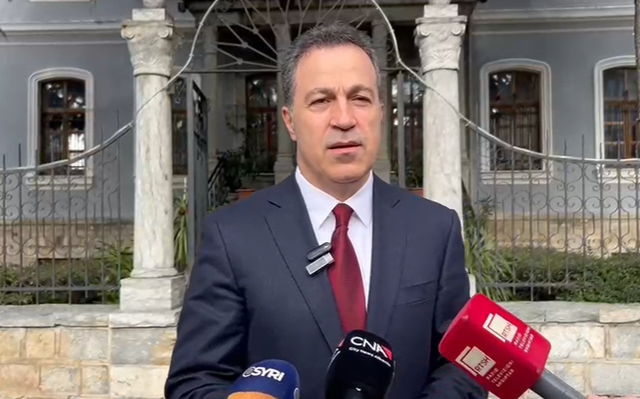 “Korça, kryeqyteti i Krishtlindjeve”/ Niko Peleshi: Shoqëria ka nevojë për mesazhe paqeje dhe vllazëri
