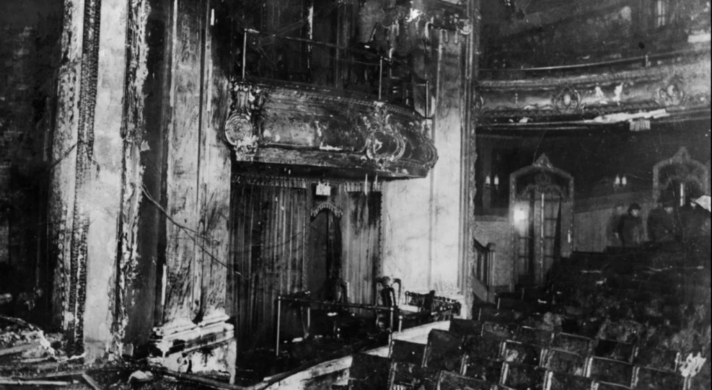 Histori/ 1903 – Zjarri tragjik në Teatrin “Iroquois” të Çikagos, 600 viktima