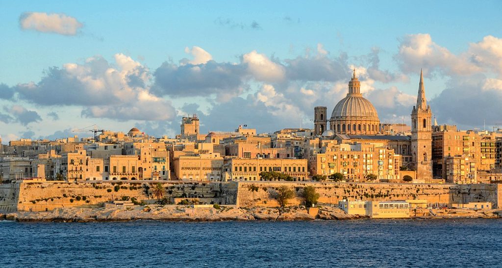 13 dhjetor 1974 – Malta shpallet Republikë brenda Commonwealth-it
