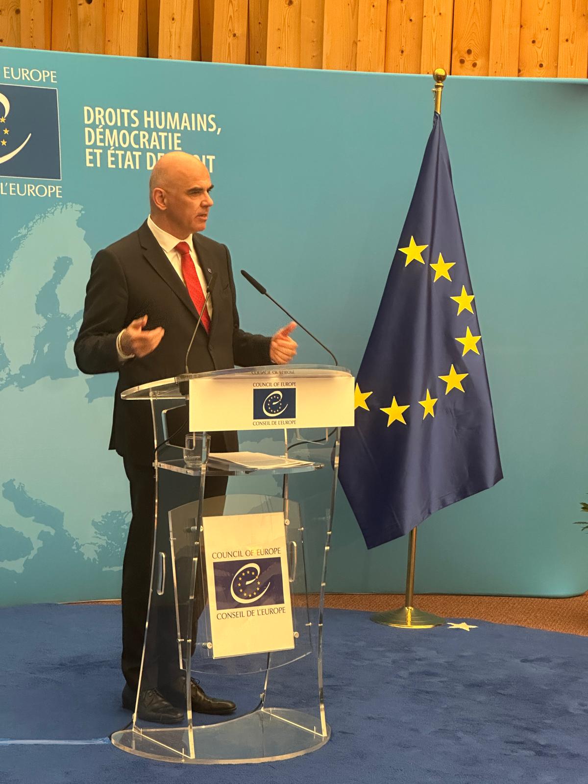 Në foto, koferenca për shtyp e Sekretarit të Përgjithshëm te KE-së z. Alain Berset