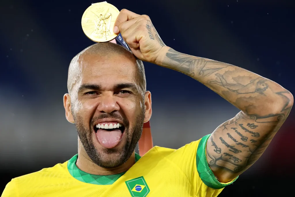 Lirohet nga akuzat për përdhunim, legjenda Dani Alves blen një klub