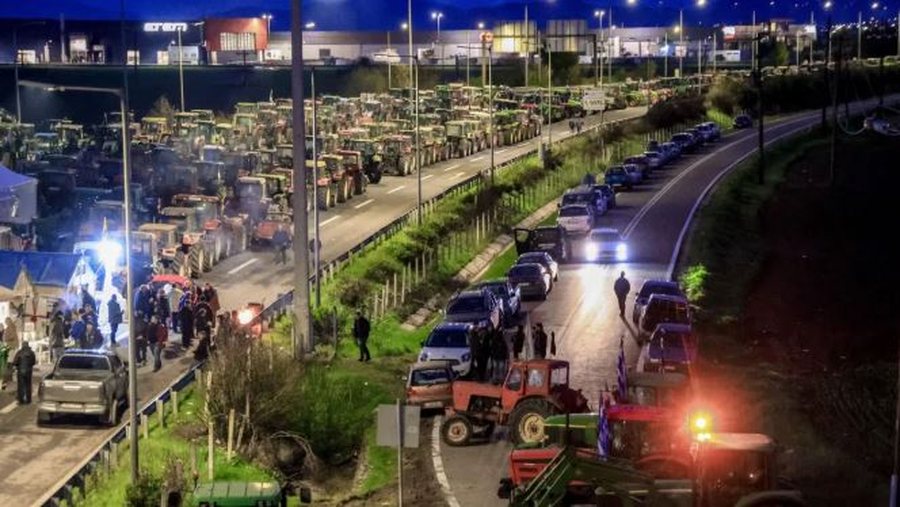 Qeveria greke trembet nga fermerët: Ju ftojmë të flasim