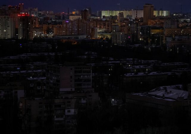 Gjysmë milionë familje në Kiev mbetet në errësirë pas sulmeve ruse