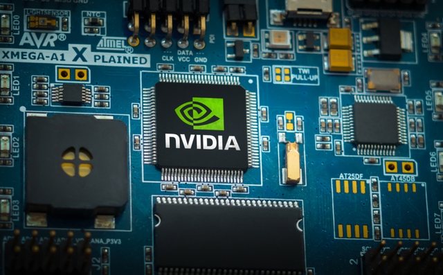 Trump lejon shitjen e mikroçipave Nvidia drejt Kinës